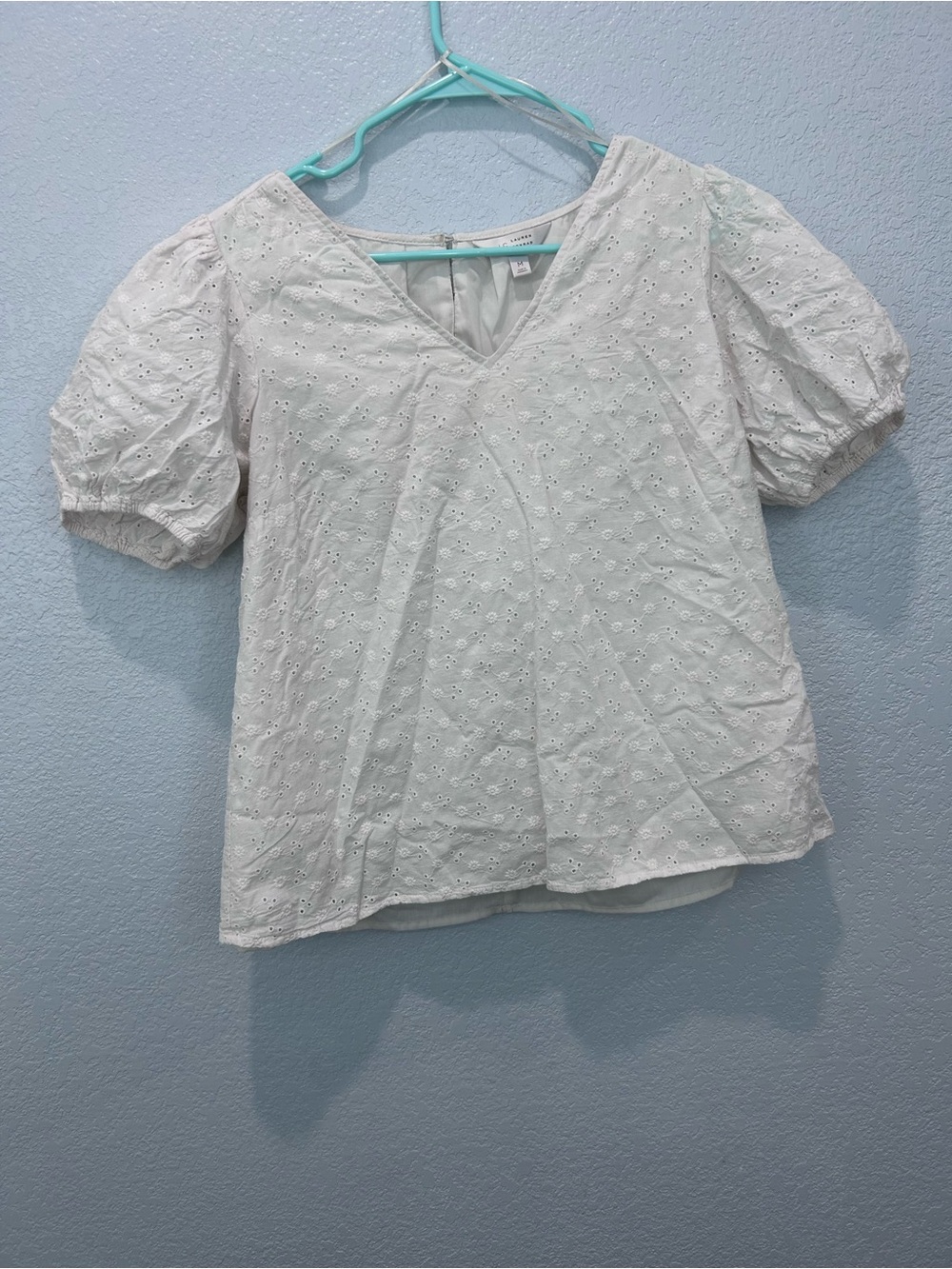 LC Lauren Conrad White Eyelet V-Neck Puff Sleeve Blouse